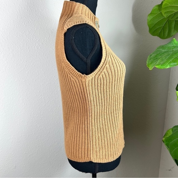 Woolrich Women’s Camel Knit Sleeveless Vest Full Zip, Floral Embroidery Medium - Picture 6 of 15